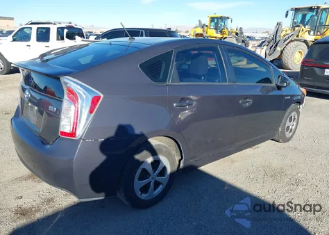 2015 Toyota Prius Two z USA, uszkodzony, nr VIN JTDKN3DU3F2004002